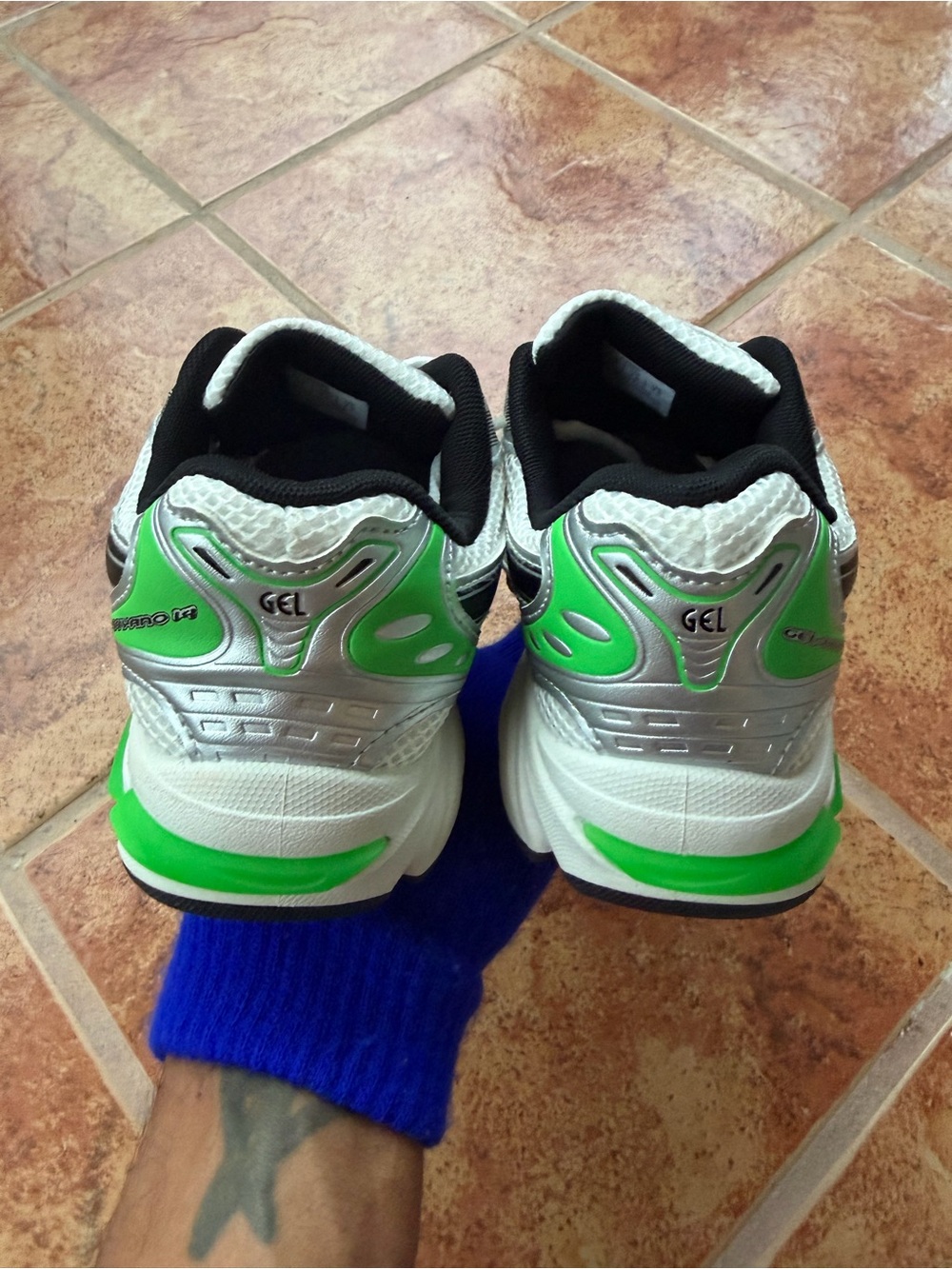 Size 4.5 Men’s And Women’s 6 - Asics Gel Kayano 14 White, Black & Green Athletic - Picture 3 of 7